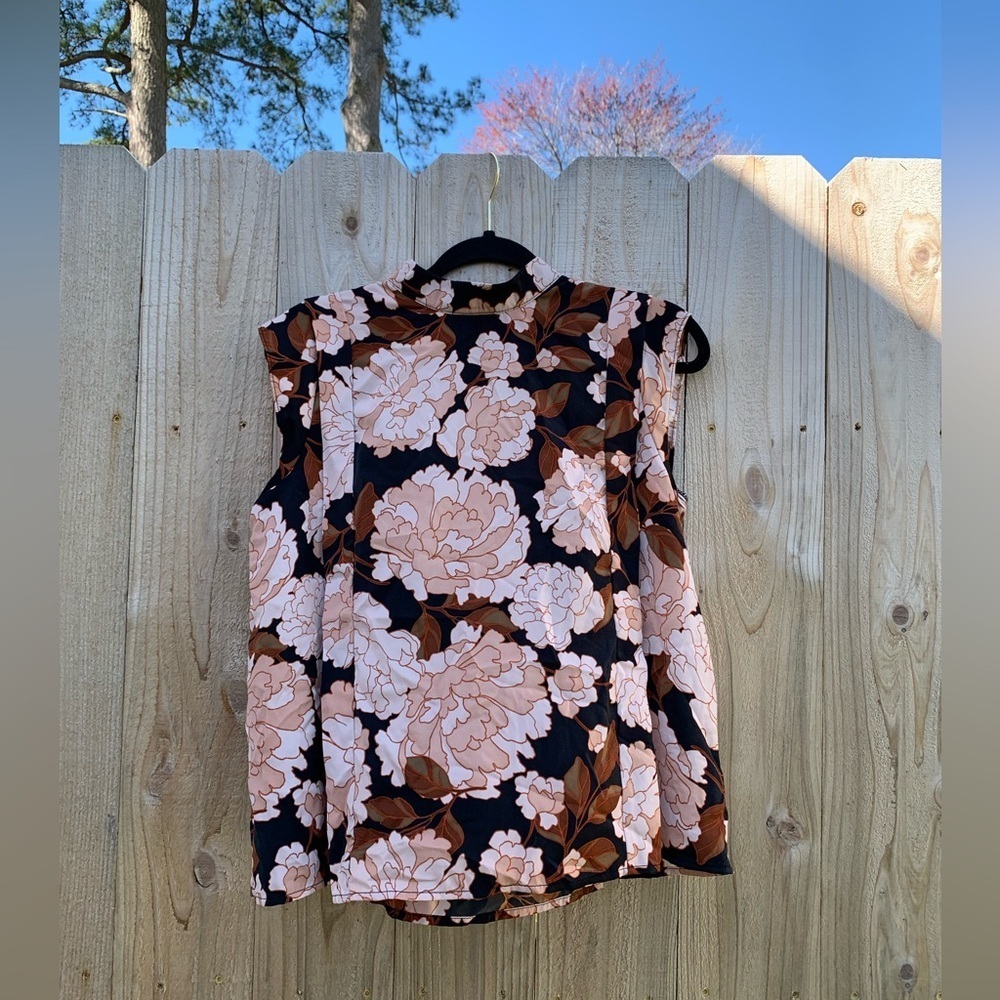 Woman’s Floral Who What Wear Blouse medium black pink‎ spring tank short sleeve